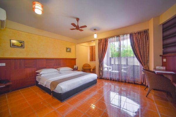 Deluxe Double Room with Beach View-Rashu Hiyaa