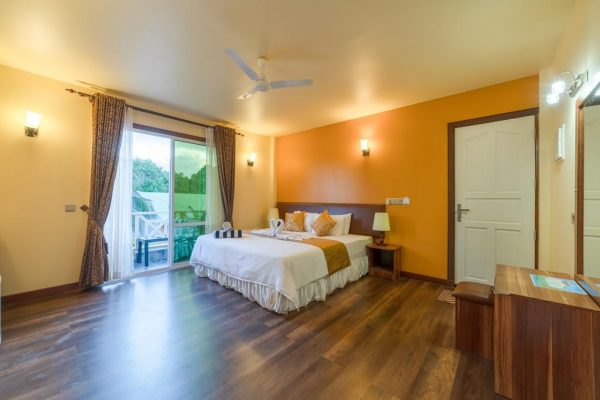 Deluxe Double or Twin Room with Balcony – Ostrov Hotel