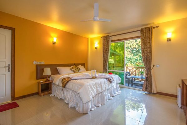 Queen Suite with Sea View- Ostrov Hotel