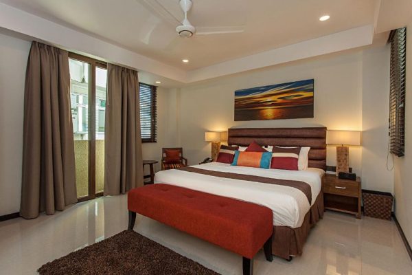 Business Deluxe Suite with Free Return Airport Transfer – The Somerset Hotel