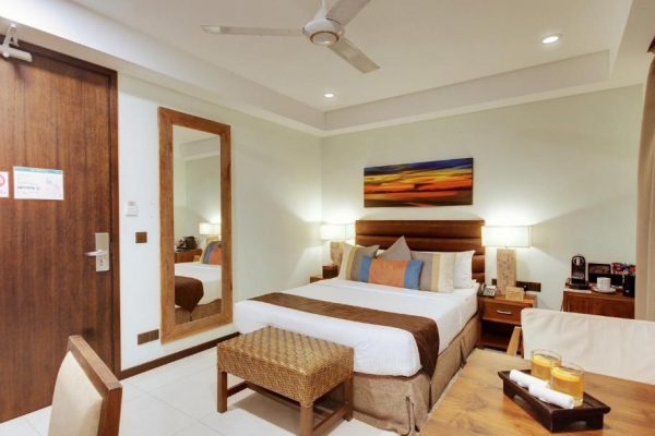 Executive Superior Room with Free Return Airport Transfer – The Somerset Hotel