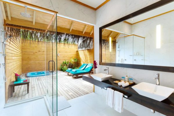 Jacuzzi Beach Villa – Veligandu Island Resort & Spa