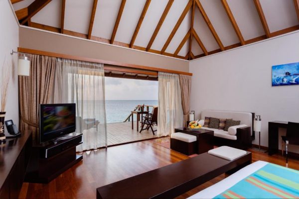 Jacuzzi Water Villa – Veligandu Island Resort & Spa