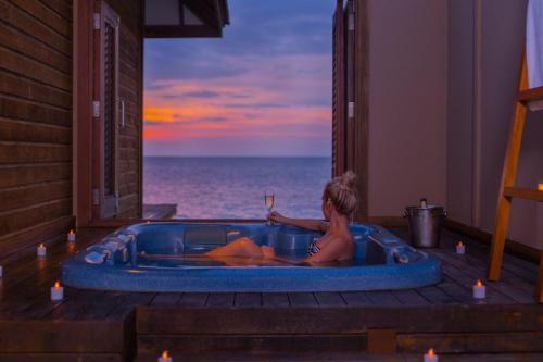 Veligandu Island Resort & Spa-Amazingmaldives (8)